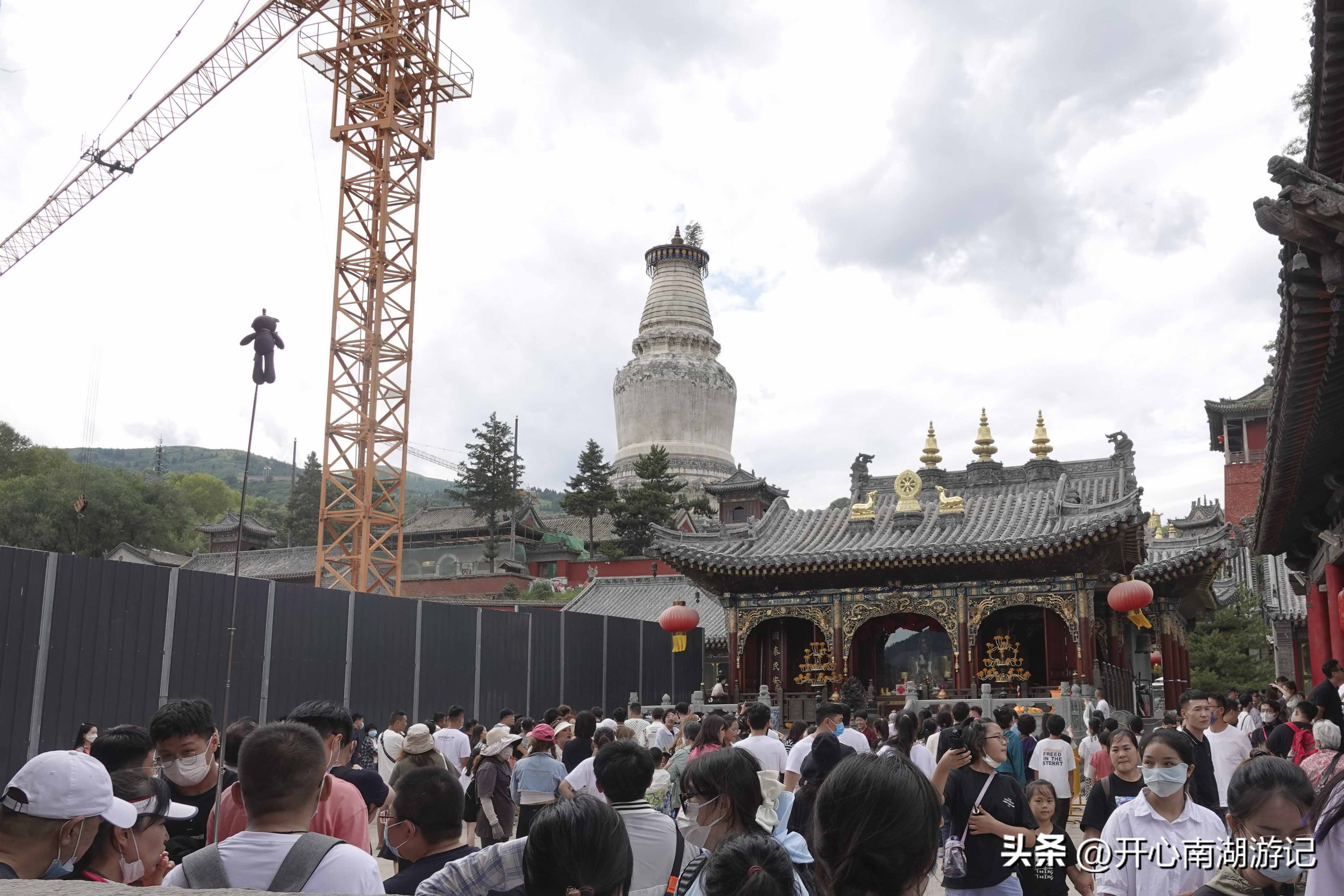 老姐俩旅行记12：山西省忻州市中国佛教四大名山之五台山人满为患
