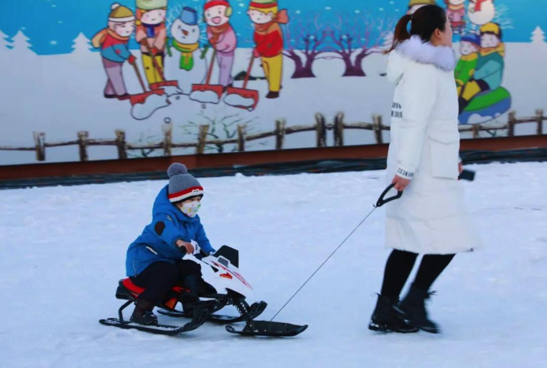 滑冰场旅游,滑冰玩雪