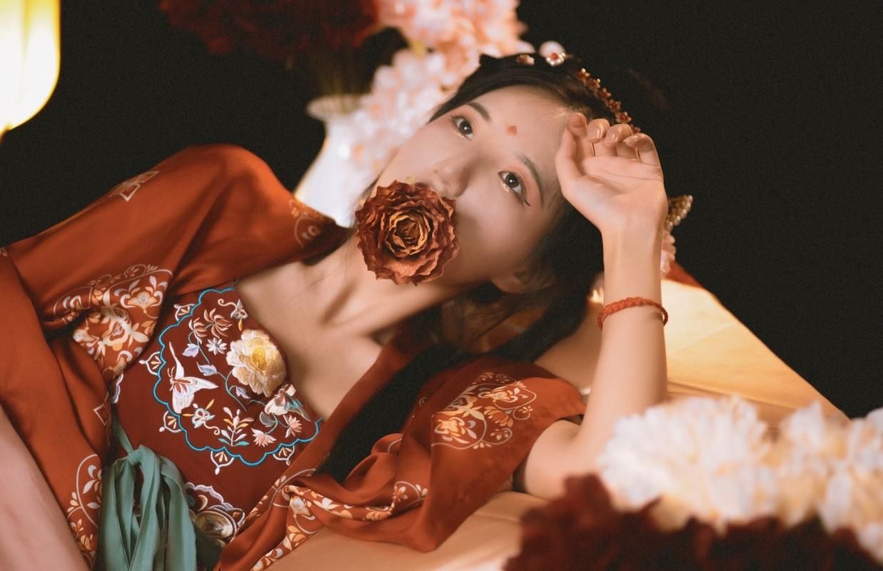 二十四句赞美女子的绝美古诗词,那些夸女孩子漂亮的绝美诗词