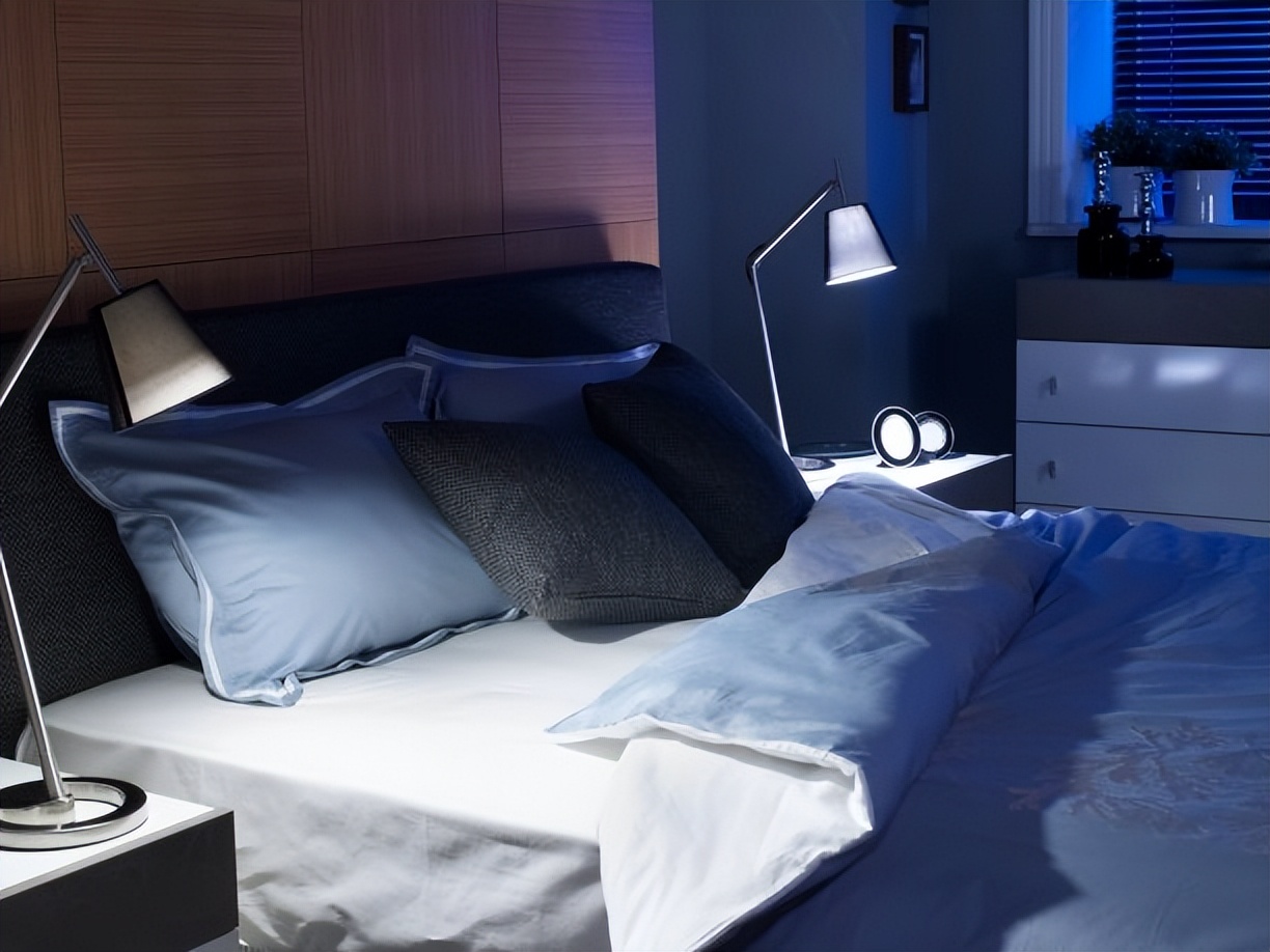 酒店水床为什么这么受欢迎,酒店里的水床为何深受年轻人青睐