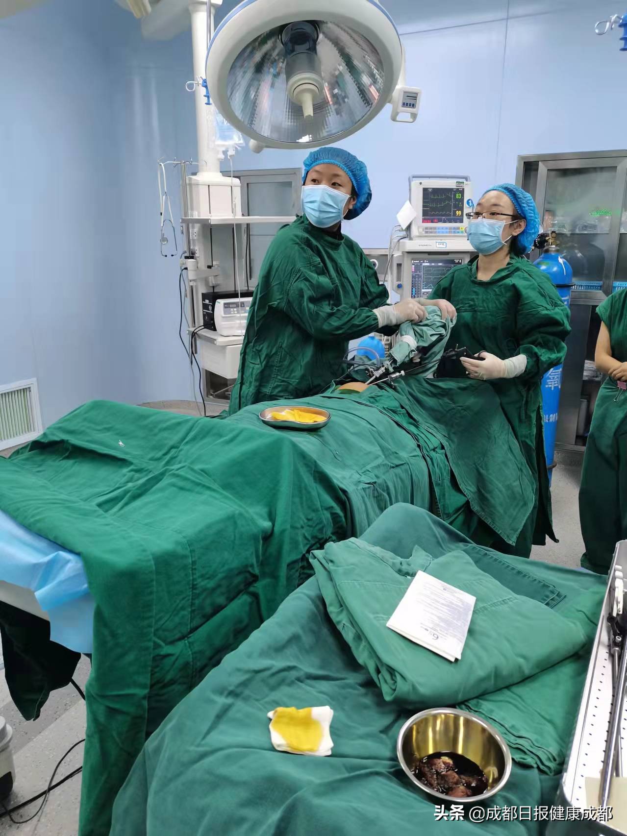 市五医院助色达县人民医院成功开展首例妇产科单孔腹腔镜手术