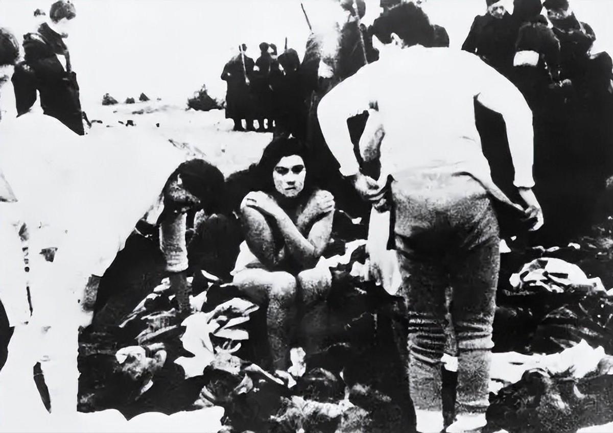 变态的纳粹德国，*光脱**犹太人女人衣服，集体*杀屠**!2