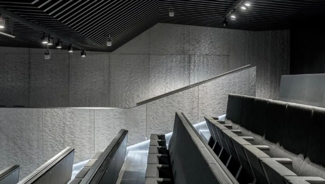 泡沫铝夜间效果图片,泡沫铝透光效果图