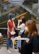 上门骚扰、扔鞋驱赶、组合拳打粉丝，连明星助理都这么嚣张了？