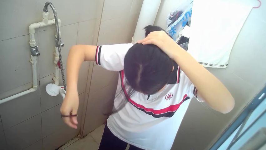 一人洗澡,百人围观!*拍偷**事件为何层出不穷?*拍偷**工具哪来的?