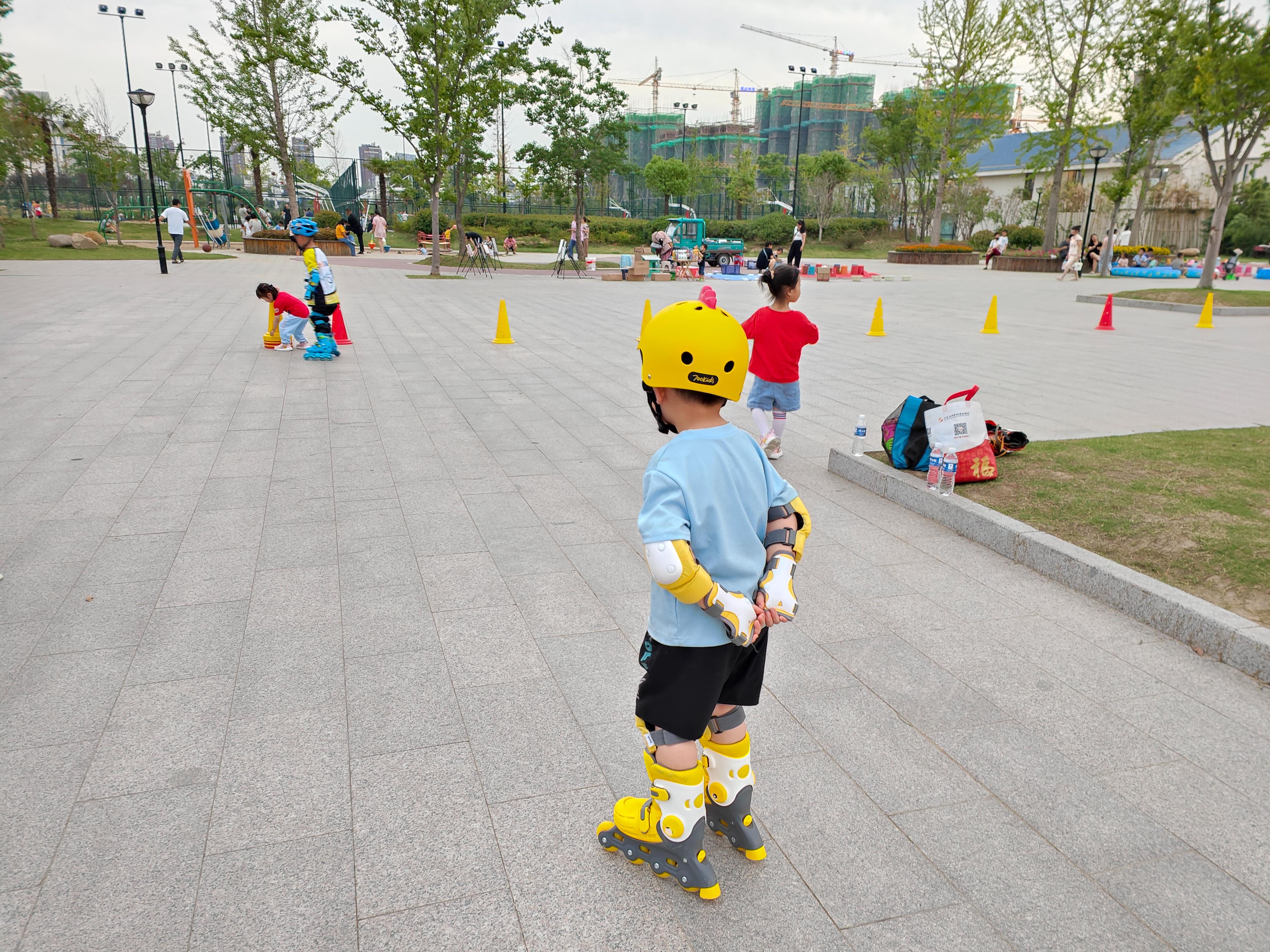 萌趣好物，释放天性，柒小佰小怪兽溜冰鞋让孩子开启新运动方式