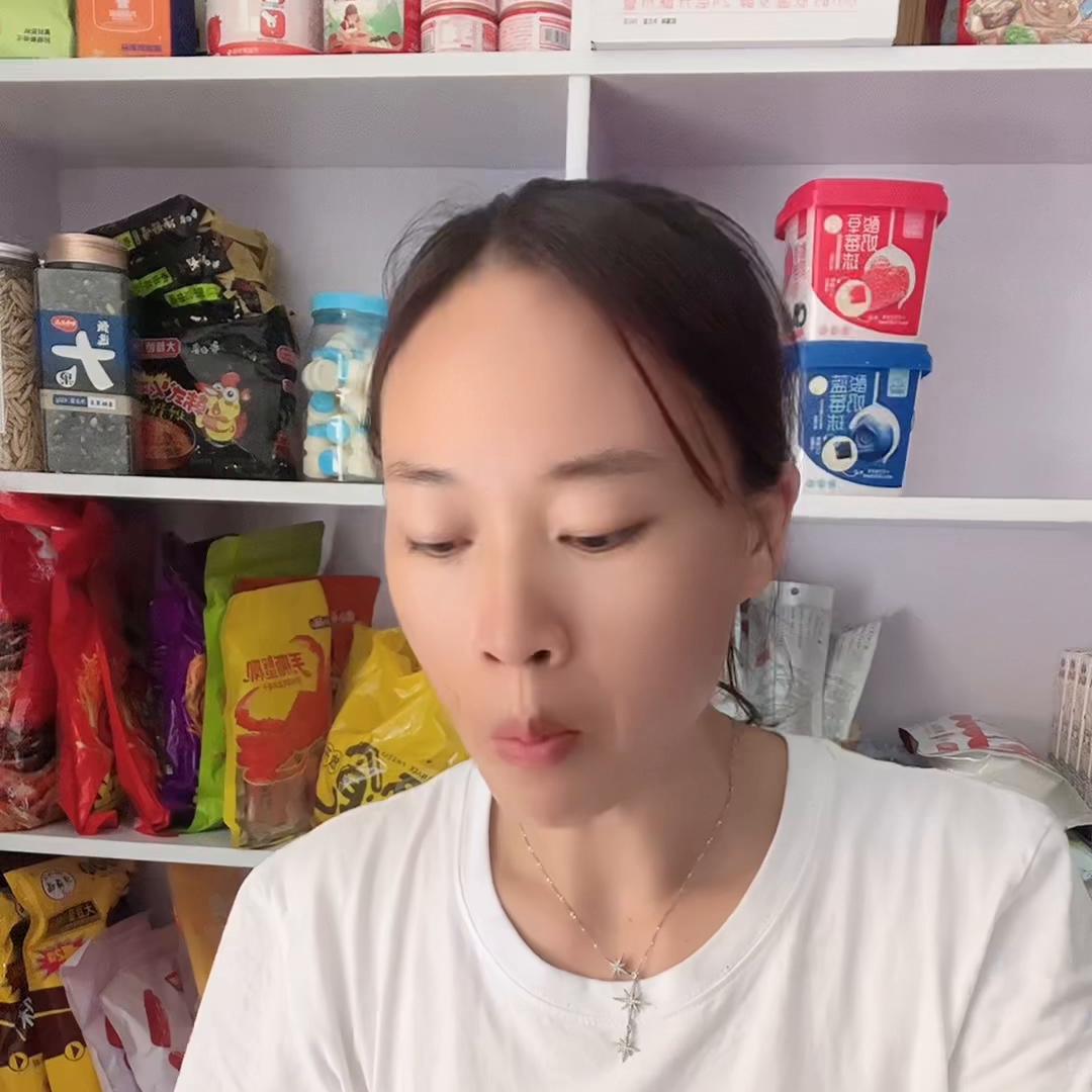 一天不知道忙些啥，就是做不完的事，洗个澡换身衣服化个淡...