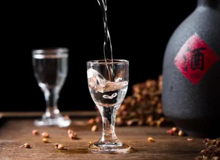 二锅头涨价平民酒为何不平价,二锅头白酒的市场前景