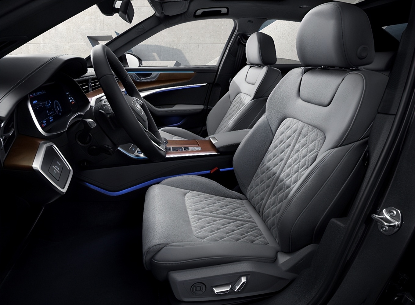 新奥迪a6l四驱冰雪测试,c级车标杆