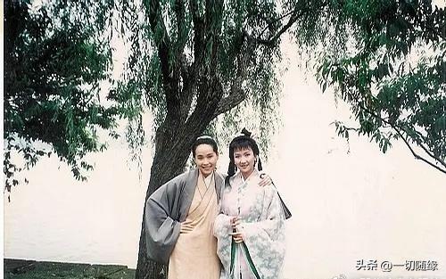 晚清真实：花楼女子媚态撩人，丰乳肥臀，30张老照片尽展风姿迷人