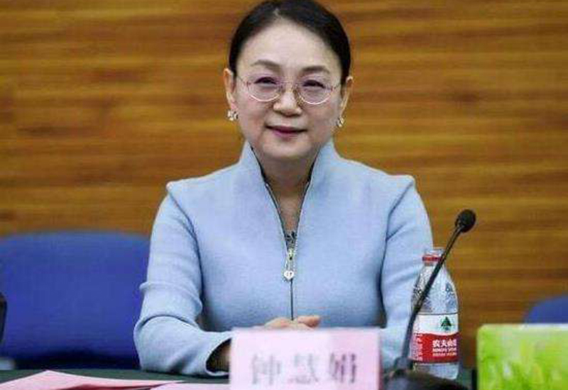 钟慧娟年薪多少,钟慧娟资产有多少亿