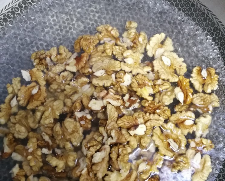 核桃为什么越来越便宜商贩说实话,小小核桃竟然有这么大的隐患