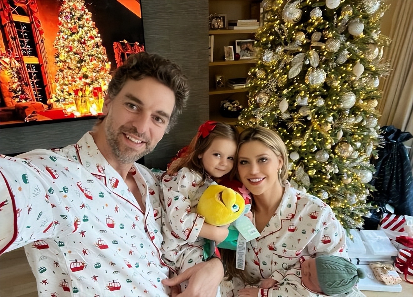 湖人16号球衣加索尔,湖人16年荣誉出场服