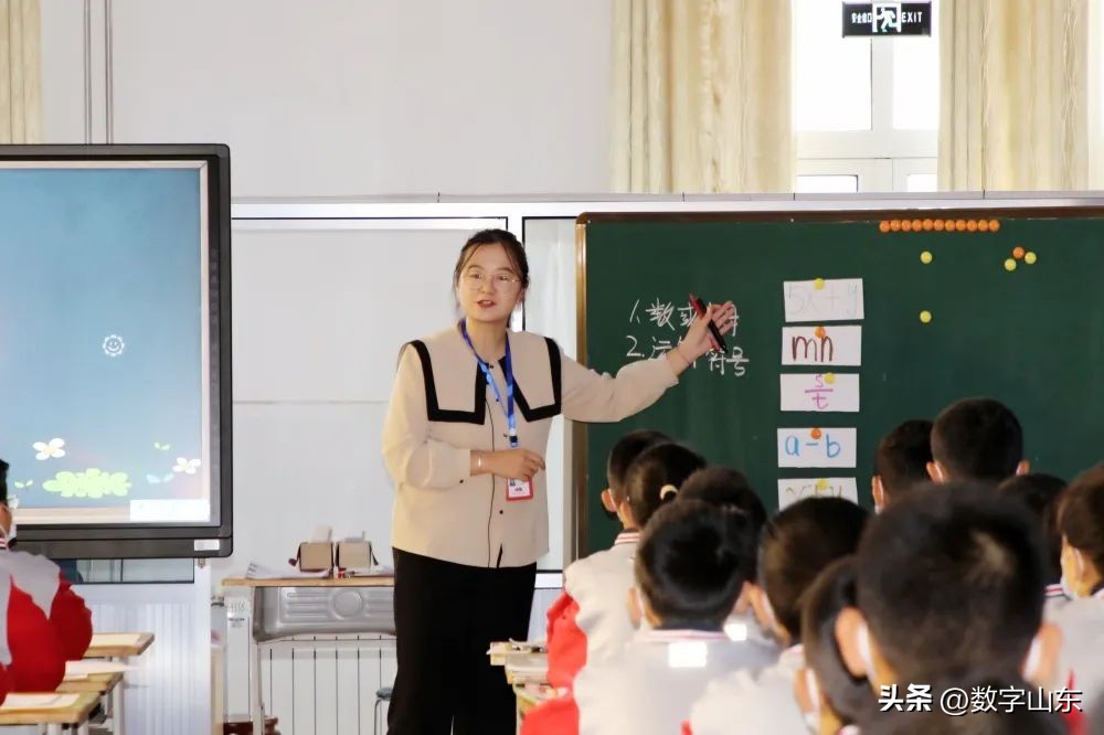 青岛君峰路中学携手莱西市济南路中学开展同课异构活动