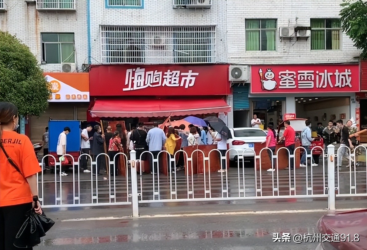 学生上学自带床板,上学必须带板砖吗