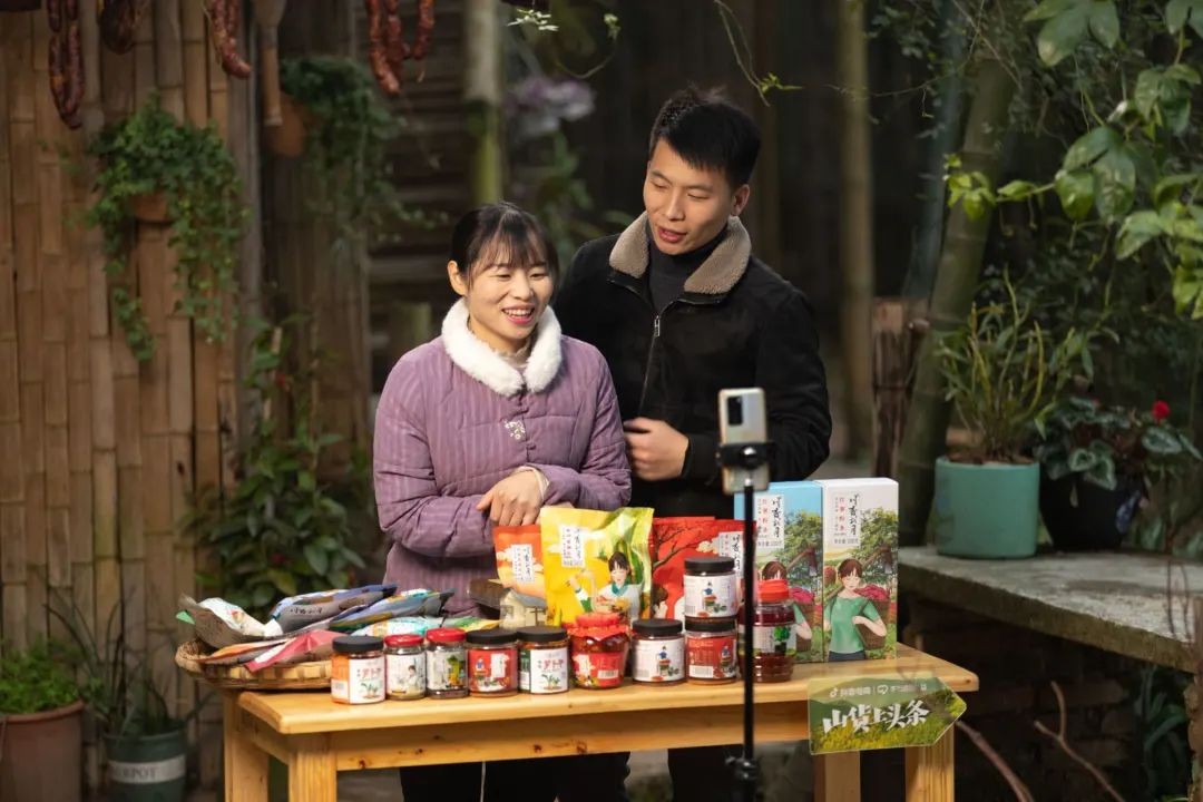 论一个川妹子有多会做菜？泸州妹子吴秋月，用小萝卜干带动大产业