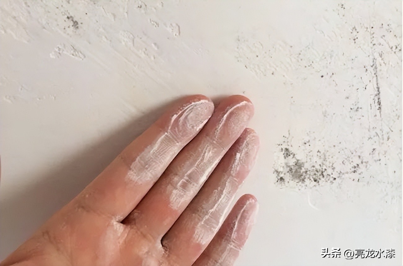 室内旧墙粉化翻新,墙面粉化怎么处理后贴瓷砖