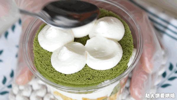 奶油巧克力蛋糕颜值与美味并存,diy颜值高简单不用烤箱小蛋糕