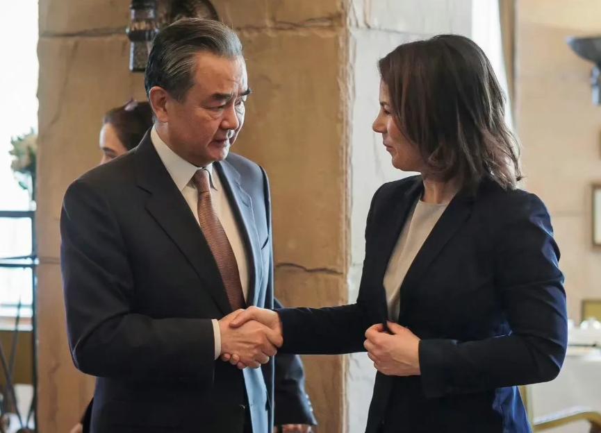 德外长访华回国后态度如何,德外长访华德国评价