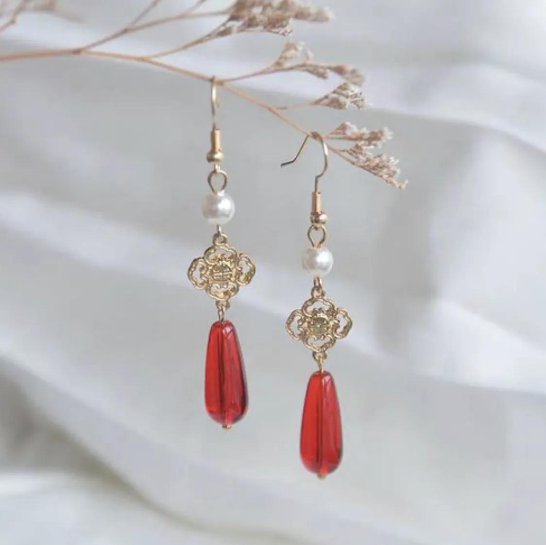 古人为何在耳朵上穿洞？玦和珰有何区别？