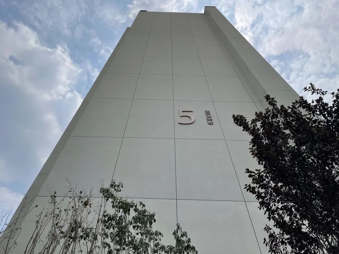 提前半年交房靠谱吗,提前半年交房装修的房子是现房吗