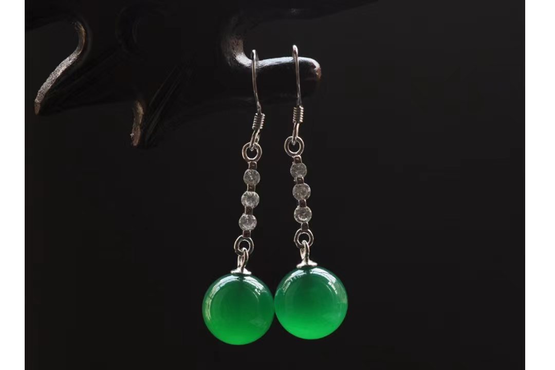 疼也要打耳洞，美丽也要看得