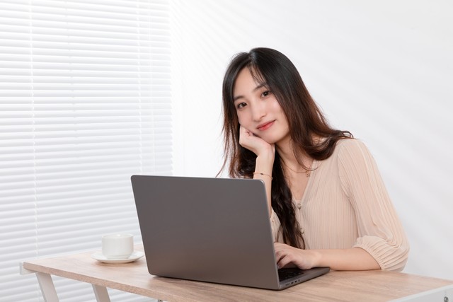 有哪些自由职业是有台电脑、有部手机就能做的？