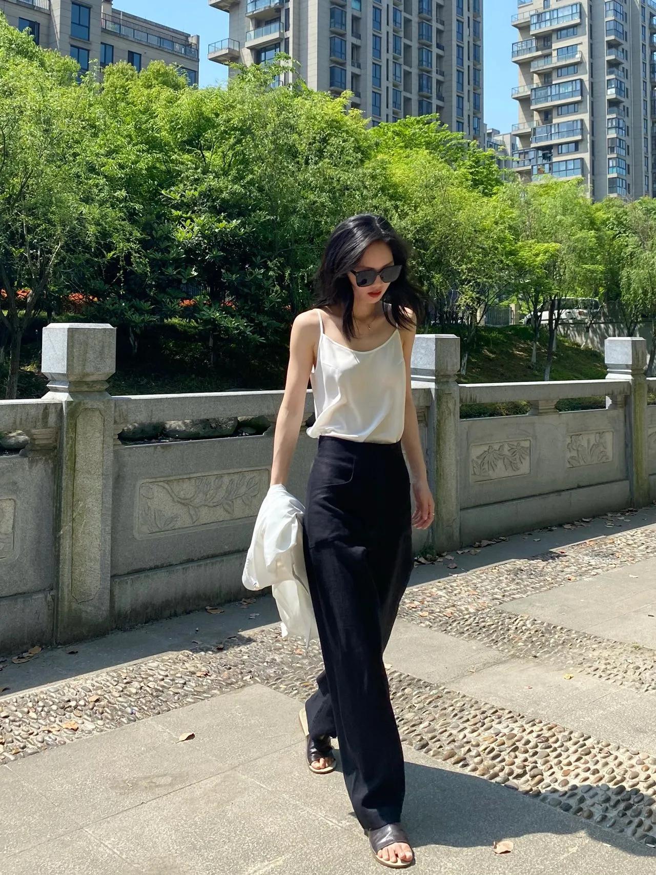 冬季黑上衣搭配什么裤子中年男,燕麦色裤子搭配黑颜色上衣好看