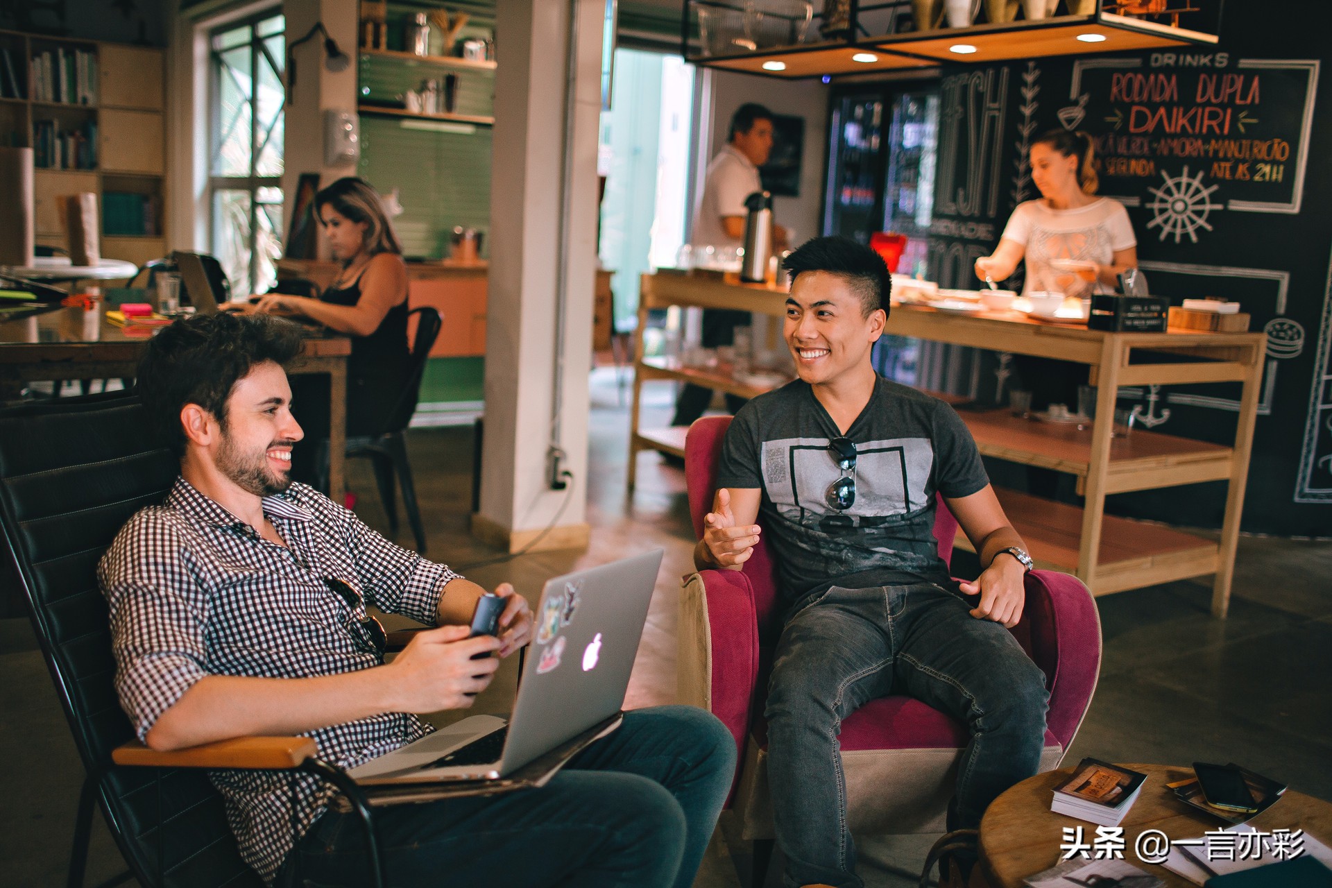 生活很累但要继续生活是一种态度,当你觉得很累的时候不妨回头看看