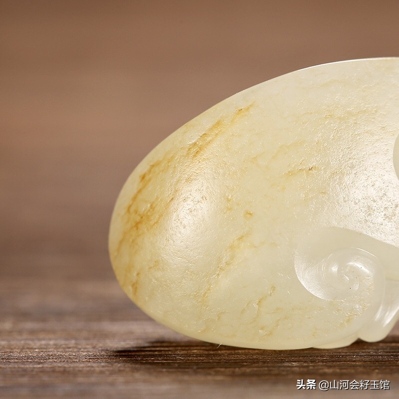 假的和田玉戴着对身体有害吗,和田玉戴久了会价值越来越大吗