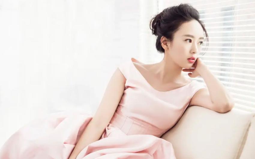 嫁人即翻身？从丑闻女主到逆袭视后，童谣身后的故事从没那么简单