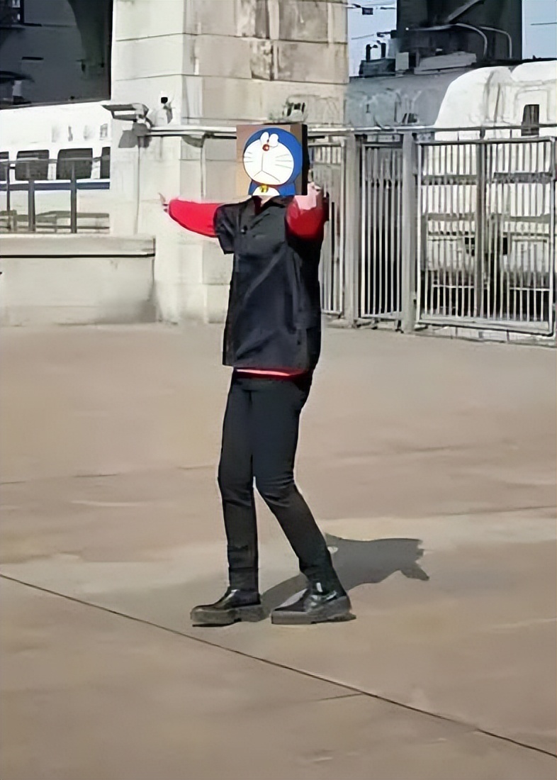 好好的大帅哥，怎么就长了张脸呢