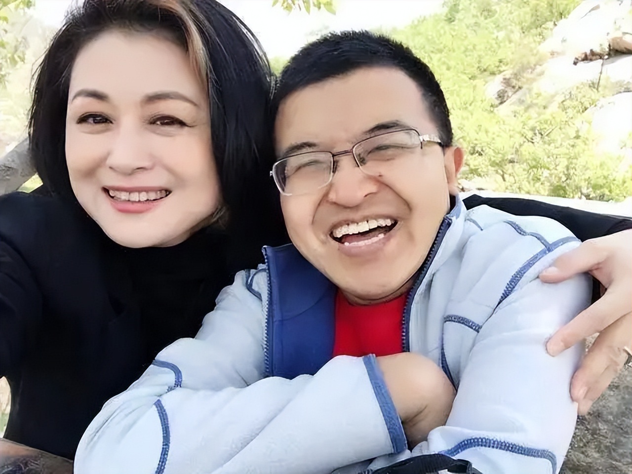 割喉去世的案例,被捅刀身亡的10位明星