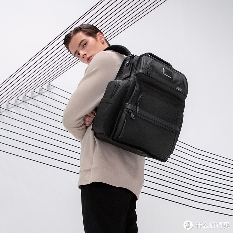 都市通勤党哪款男士双肩包值得,通勤双肩包和户外双肩包