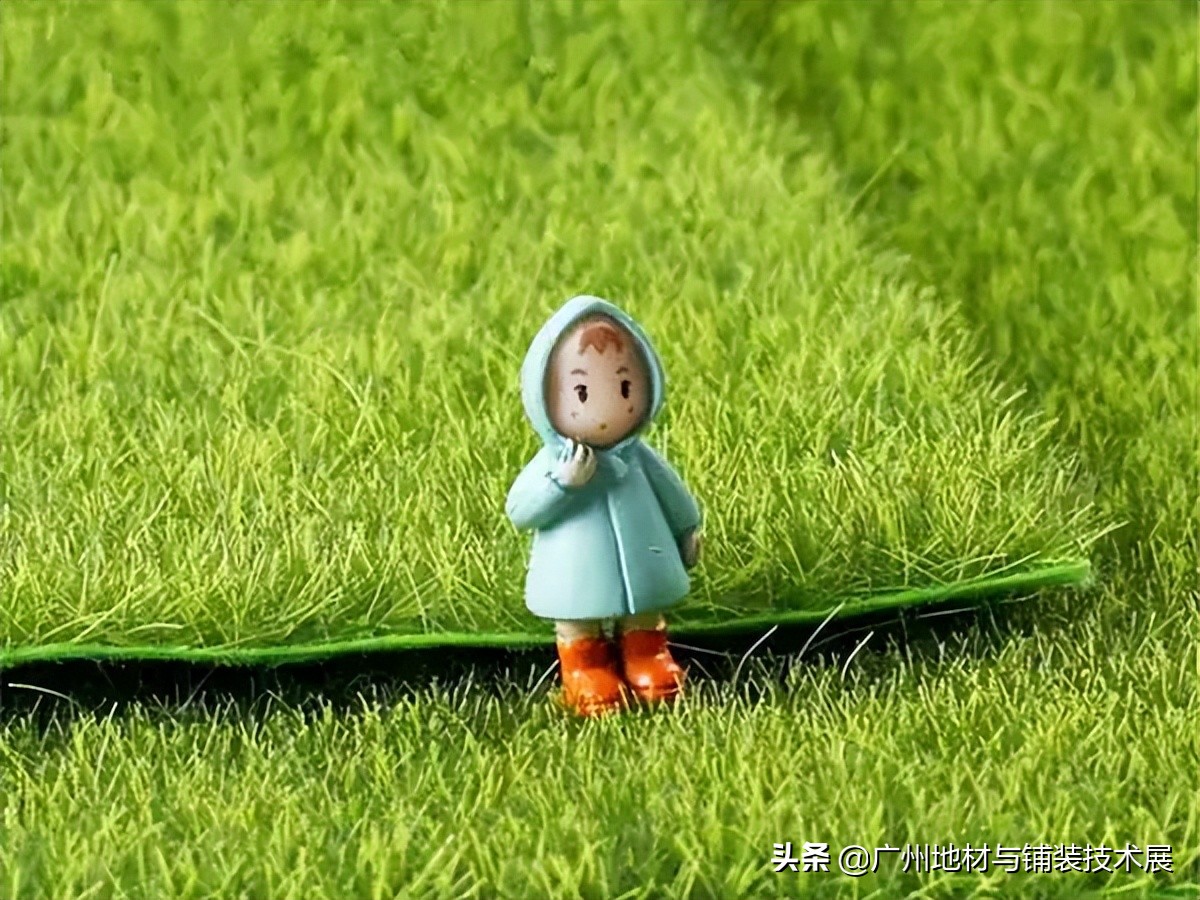 如何鉴别人造草坪质量的好坏？五招轻松搞定