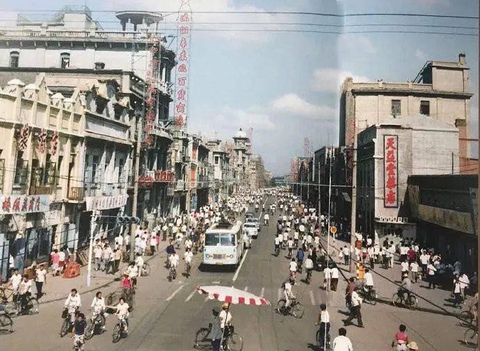 【晚清*楼青**旧影观】媚态百出，丰乳肥臀，尽显女子风情！