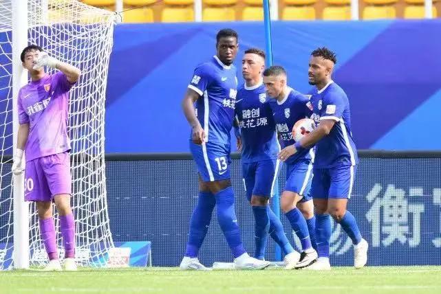 武汉三镇积分榜领先,武汉三镇5-0大胜河北队