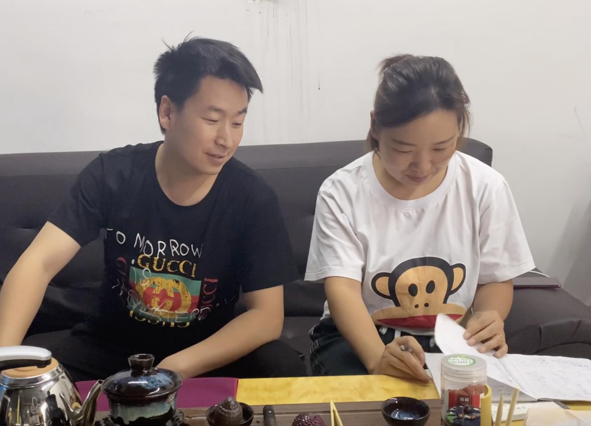 90后小伙做跨境电商卖服装,做服装批发生意一年能挣多少钱