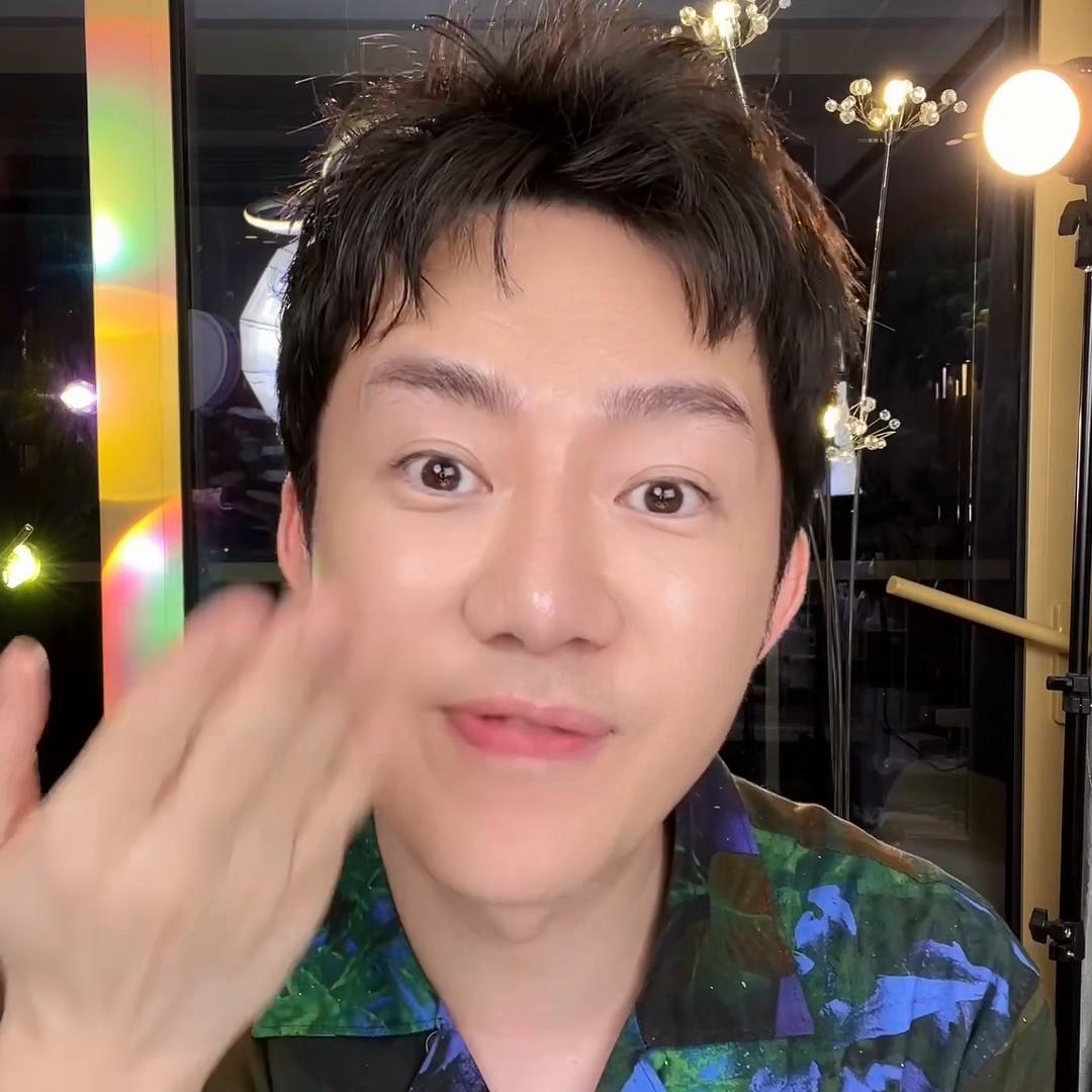 小月龄宝宝眼周白色凸起小白粒,宝宝眼下有小坑