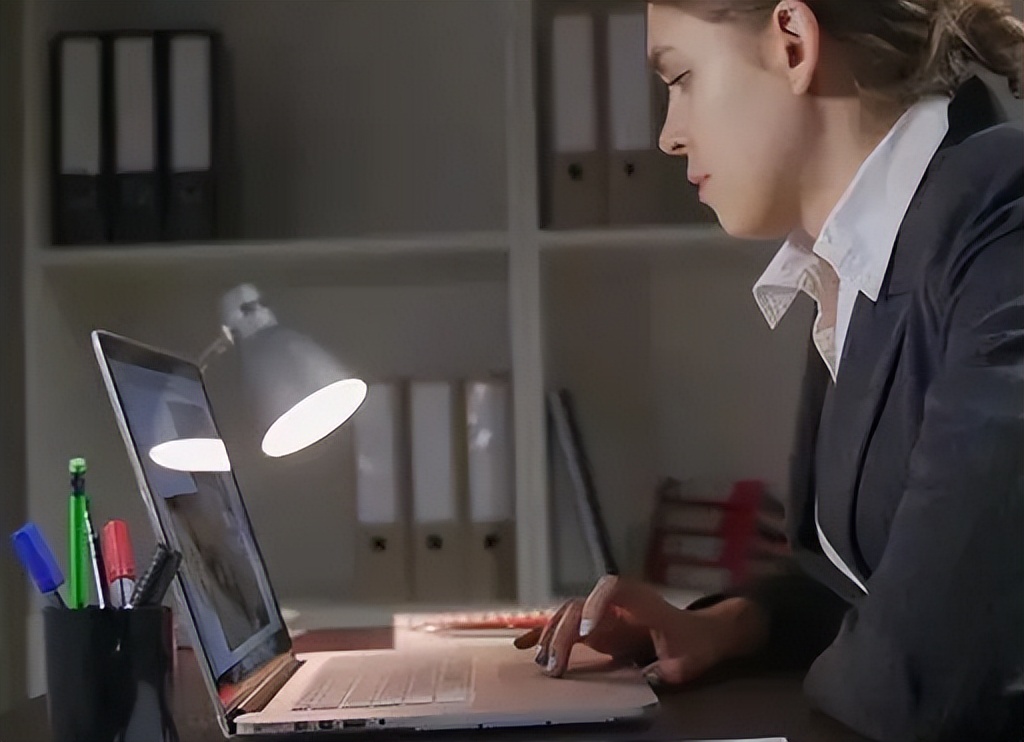 隐私部位的毛发变白，意味着体内有疾病吗？能不能刮掉？