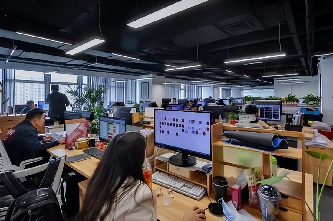 女生学计算机哪个专业简单好就业,女生报考计算机类的哪个专业较好