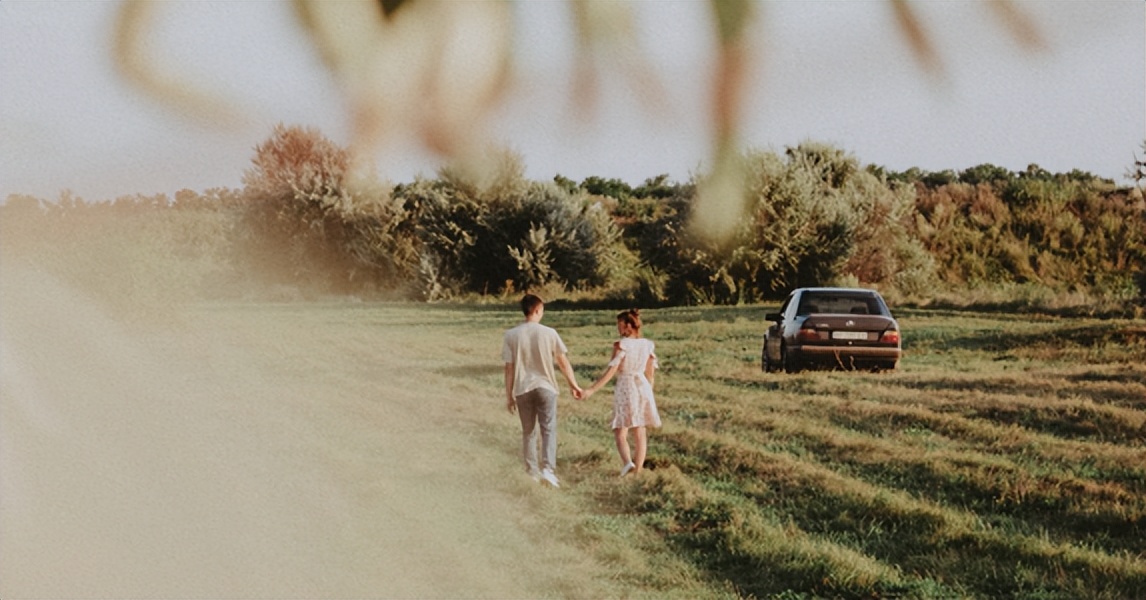 故事：他是哑巴天生残疾，女友却不嫌弃，无意发现她假发才知缘由