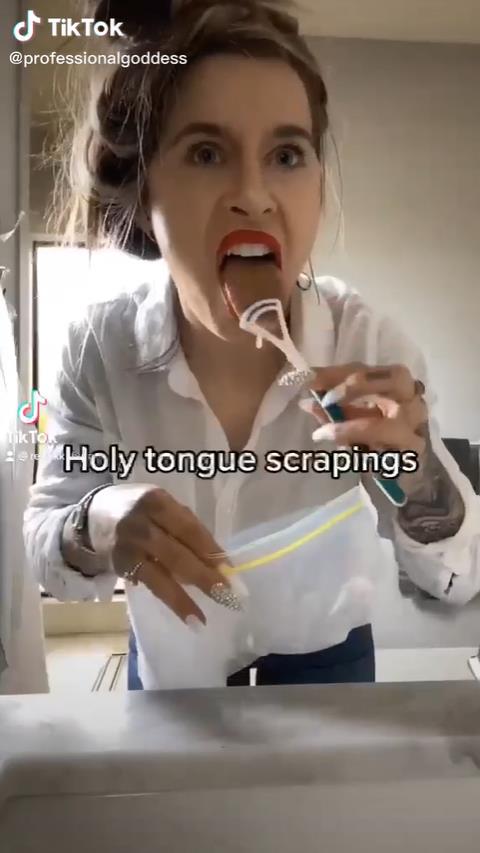 美国女子网售重口垃圾：灰尘脏水，指甲舌苔，真有人高价买？