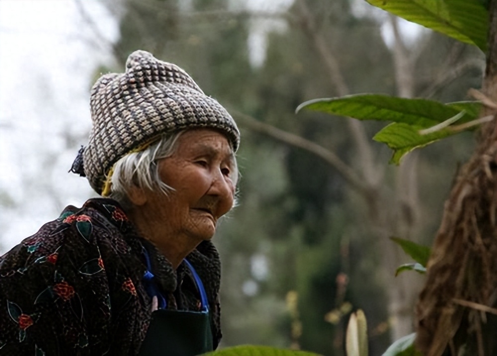 “妈老了，你7岁的弟弟怎么办”女儿霸气回怼，母亲闭嘴了