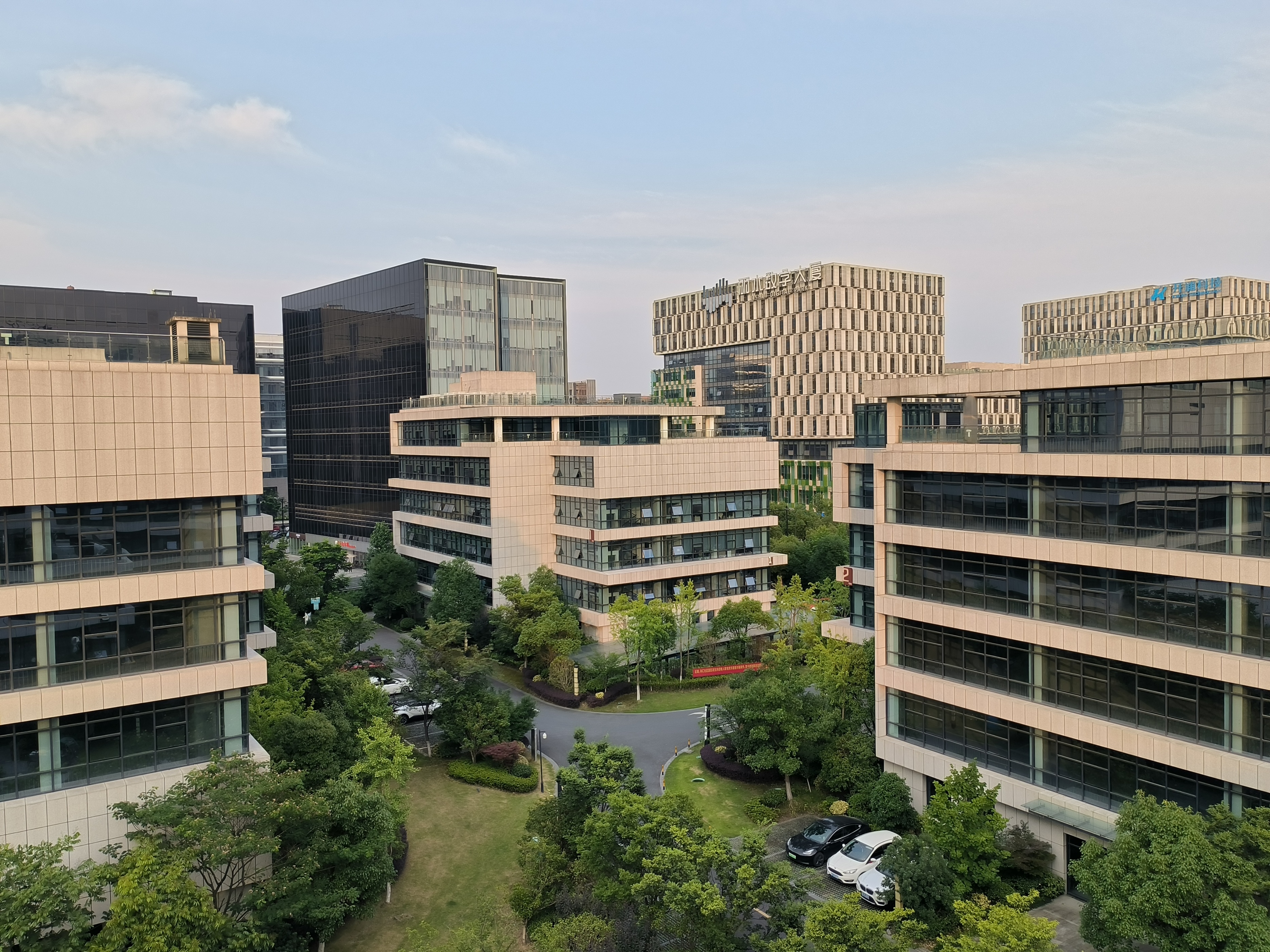 偶像派和实力派哪个更好看,荣耀70pro和平精英测评