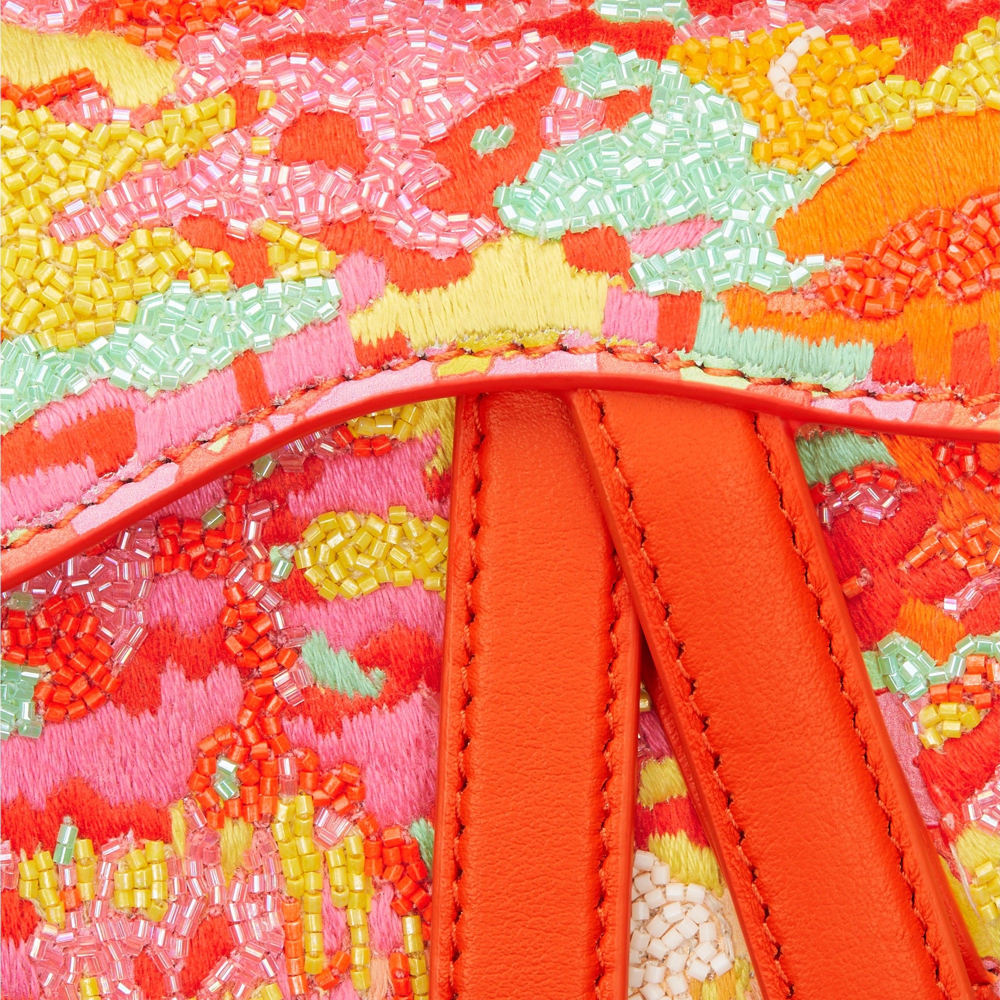 Dior刺绣包包,dior刺绣豹纹戴妃包