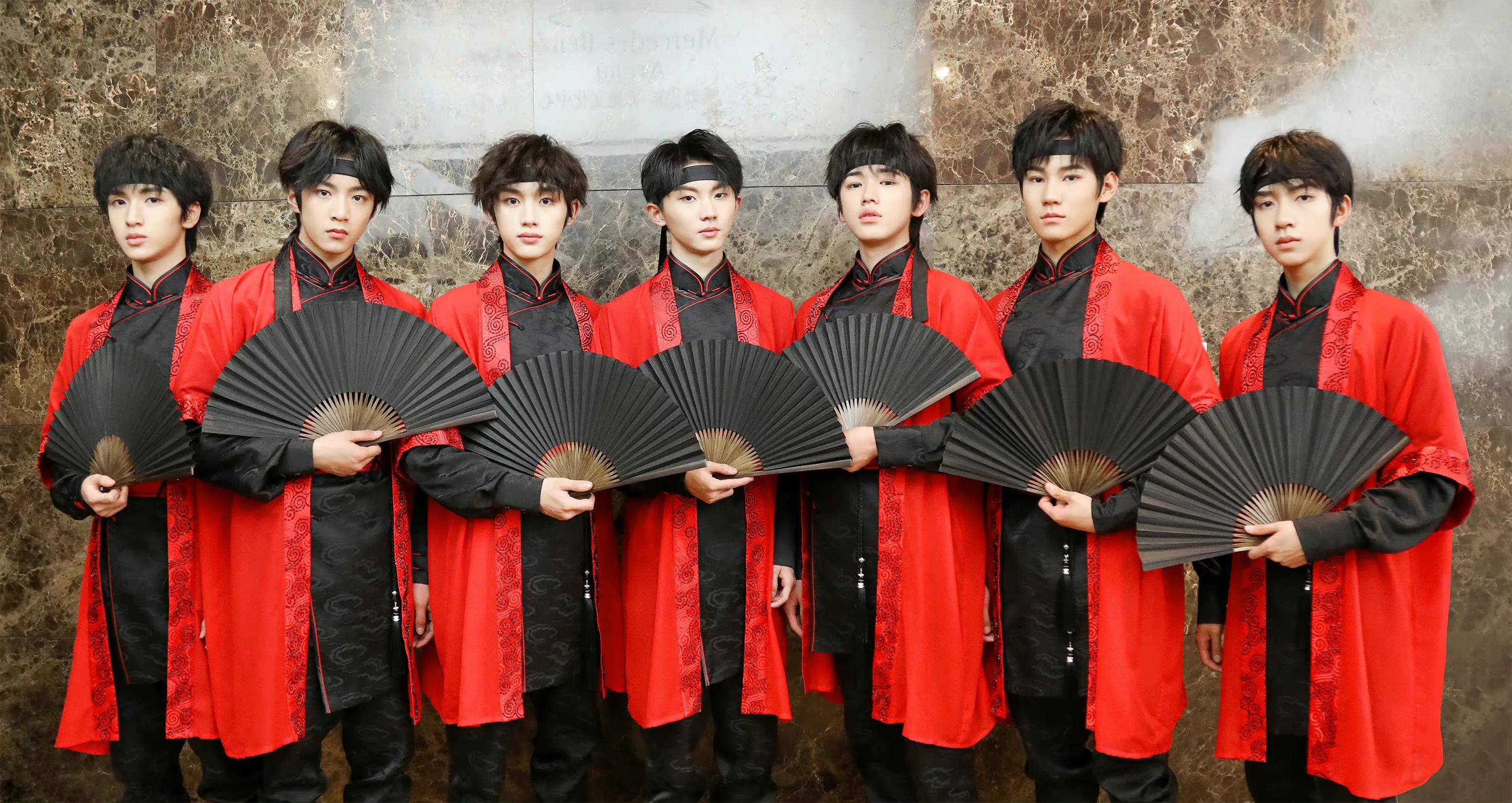 郭敬明和时代少年团合照,时代少年团全员可爱照片合照