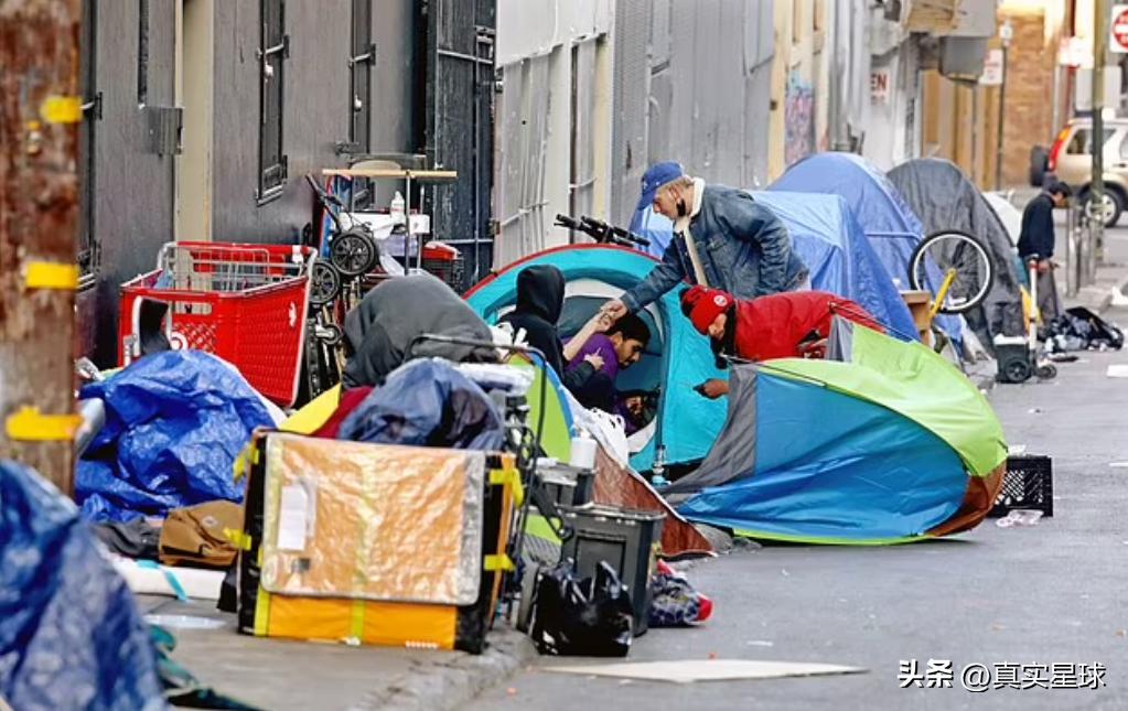 美国人逃离自由之地！纽约七百万人准备离开，犯罪和高税率太恐怖