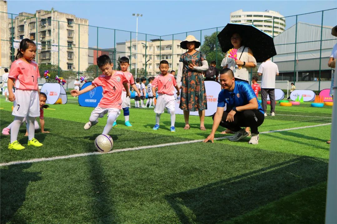 第三届龙华区幼儿园足球嘉年华,幼儿园足球联赛欢乐开赛