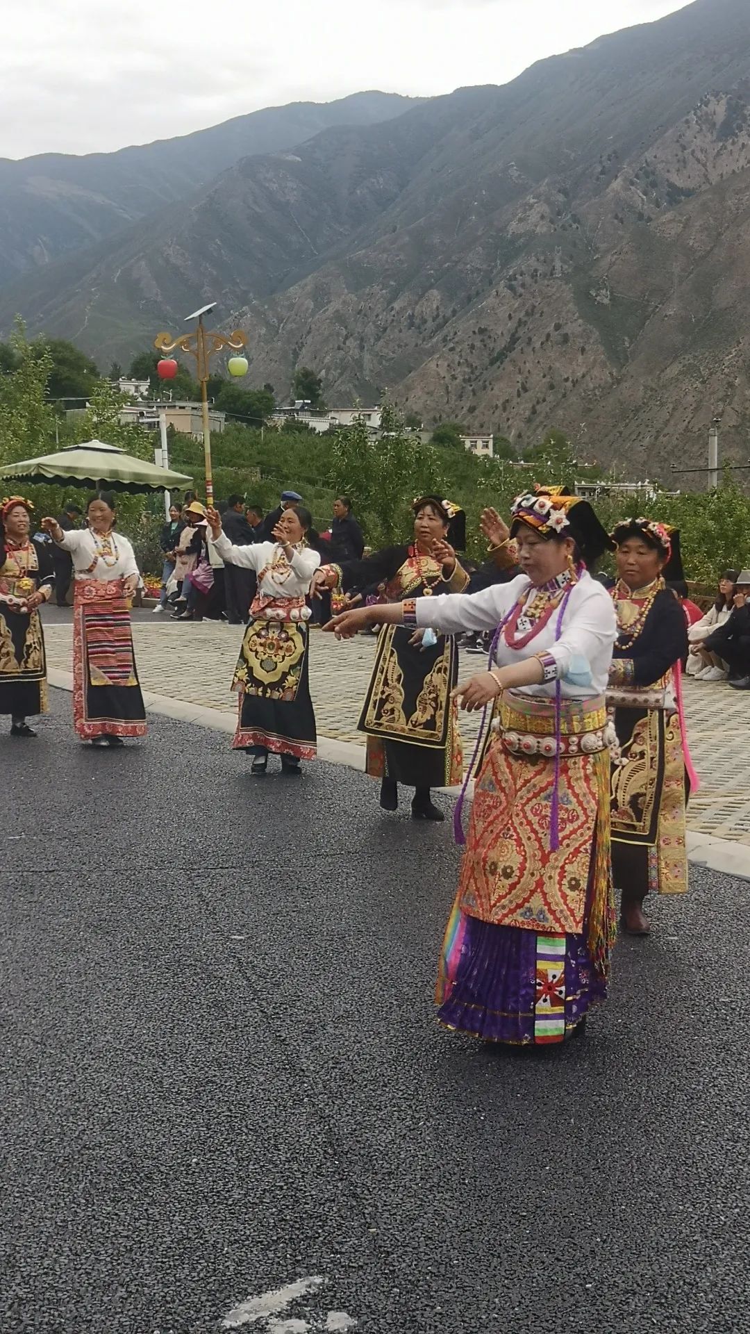 途远集团携手Bizworld硅谷少年财商营，走进“雪山脚下木栏村”